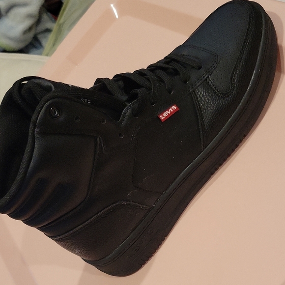 Levi's Men's Black High-Top Sneakers - Picture 1 of 4